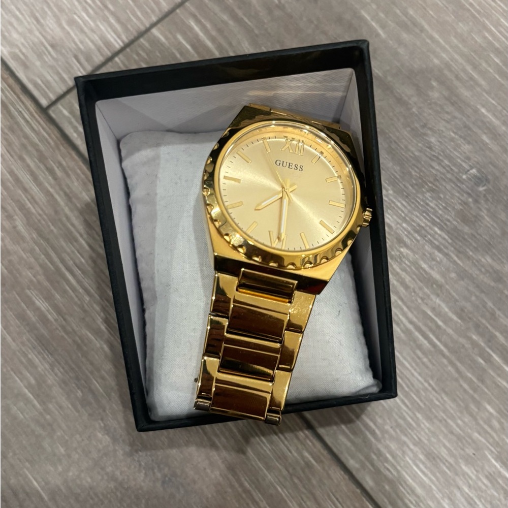Guess Men's Gold-Tone Watch analog watch